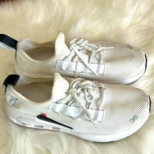 WMNS On Running CloudEasy Sneakers Sz 7.5